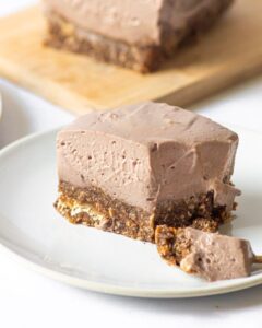 Gâteau à la mousse cacao et biscuits croquants végétarien Gâteau à la mousse cacao et biscuits croquants végétarien