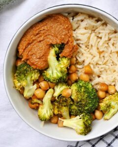 Veggie bowl brocolis cacahuète