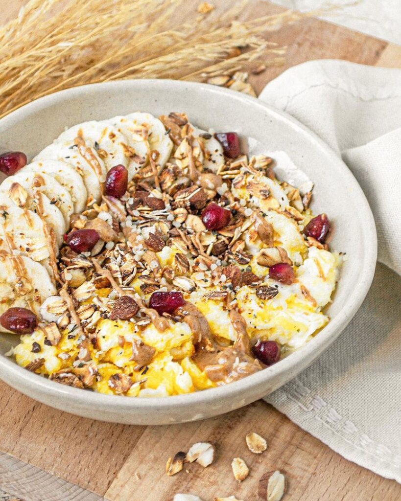 Oeufs brouillés et granola express