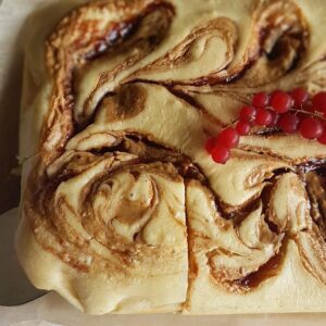 Crêpes au four au beurre de cacahuète et confiture de fraises