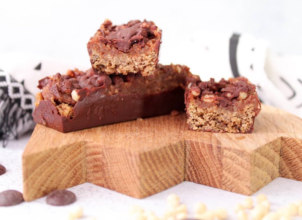 Barre de céréales aux dattes et chocolat