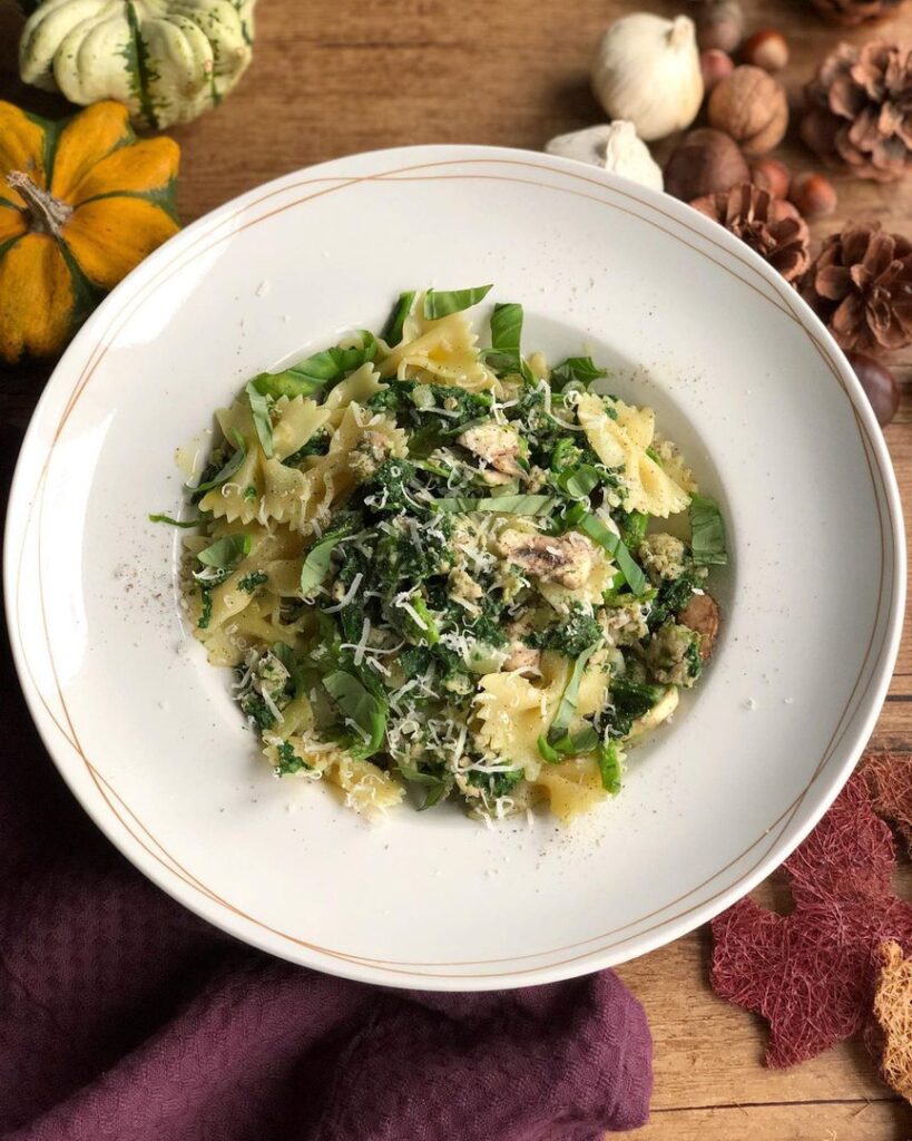 Pâtes chair à saucisses et cime di rape au pesto