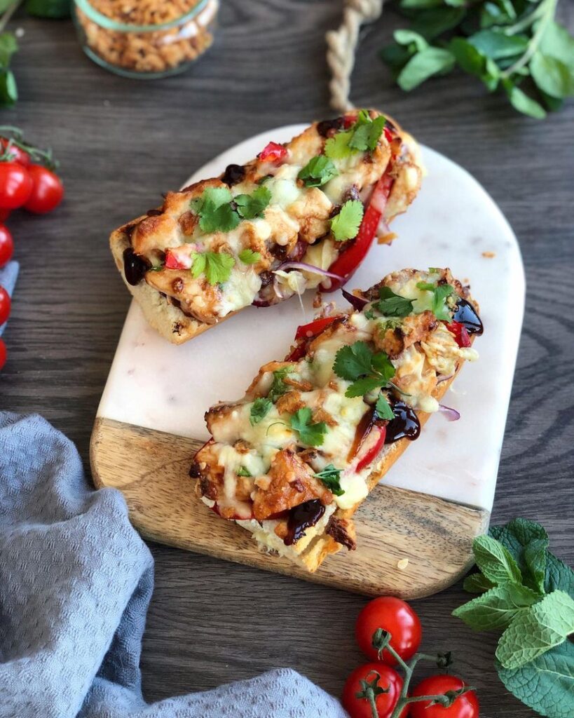 Baguette façon pizza au poulet BBQ