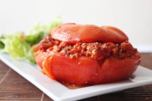 Tomate farcie végétarienne