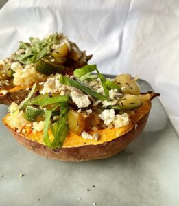 Patate douce farcie au Boulghour, courgette et feta
