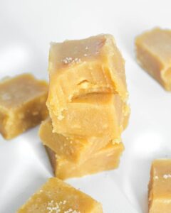 Vegan cashew salted caramel fudge