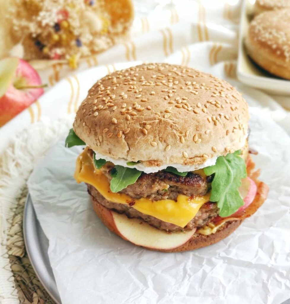 Burger chèvre, miel et pommes