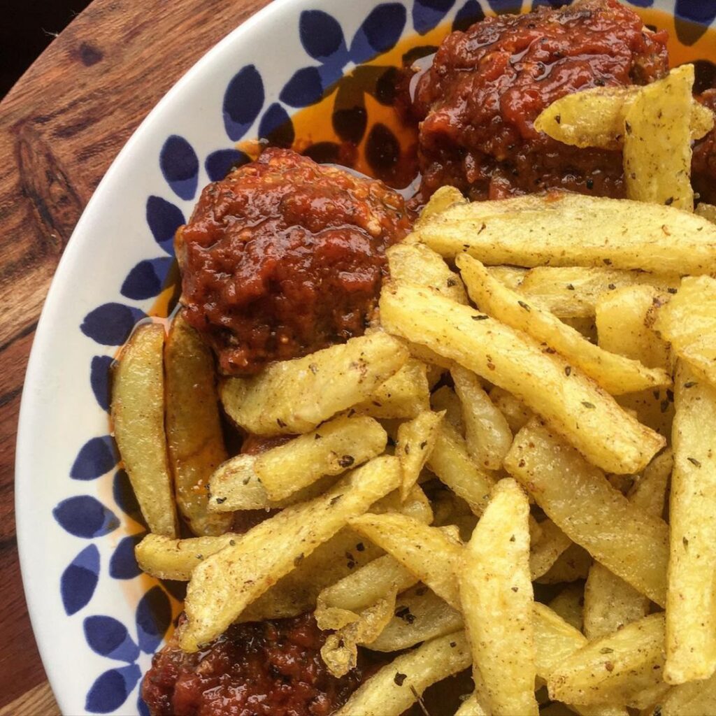 Keftedakia boulettes à la viande et frites