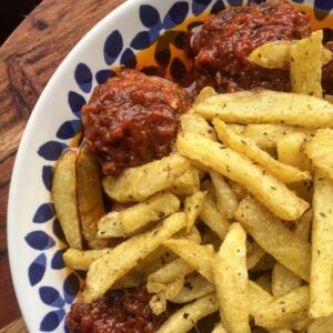 Keftedakia boulettes à la viande et frites