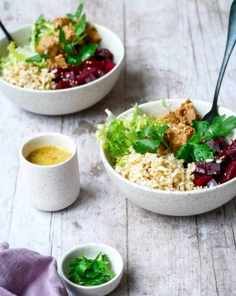 Buddah bowl vegan au tofu et à la betterave