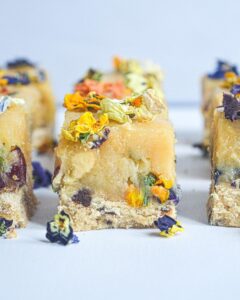 Raw vegan flower cheesecake
