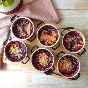 Crumble individuels banane et fruits rouges