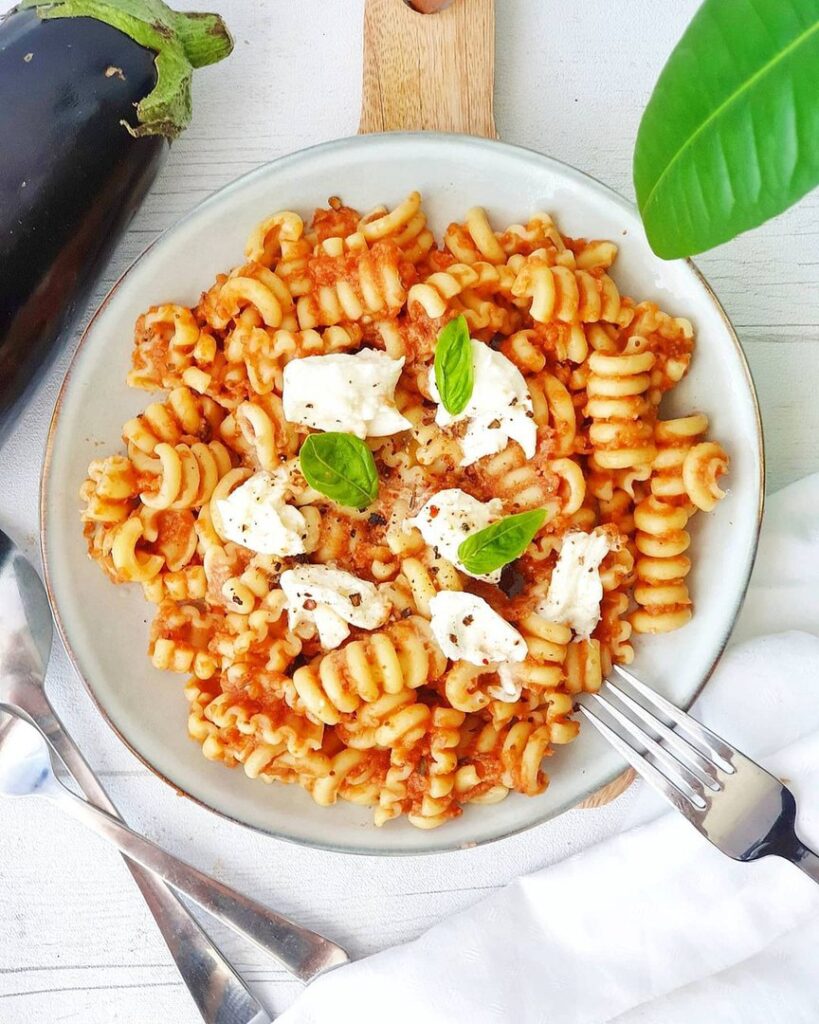 Pasta aubergine –  burrata