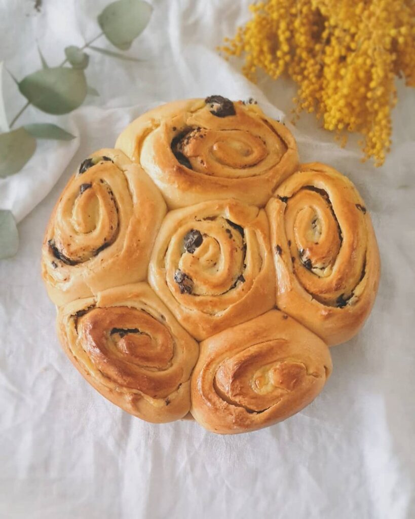 Bouquet de brioche à la crème pâtissière et pépites de chocolat