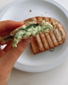 Croque à l&rsquo;avocat et à la feta