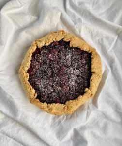 Tarte rustique aux mures sauvages