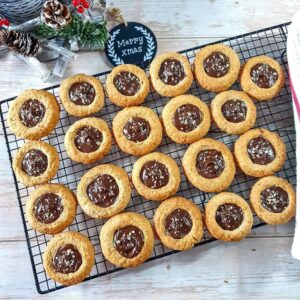 Biscuits ronds chocolat et noisettes