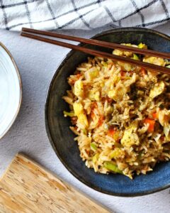 Riz frit végétarien aux légumes Riz frit végétarien aux légumes