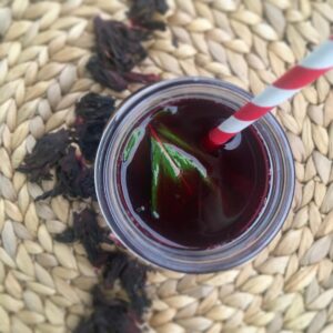 Jus de bissap à l’hibiscus et à la menthe Jus de bissap à l’hibiscus et à la menthe