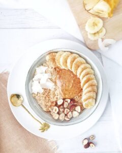 Porridge à la banane et aux noisettes