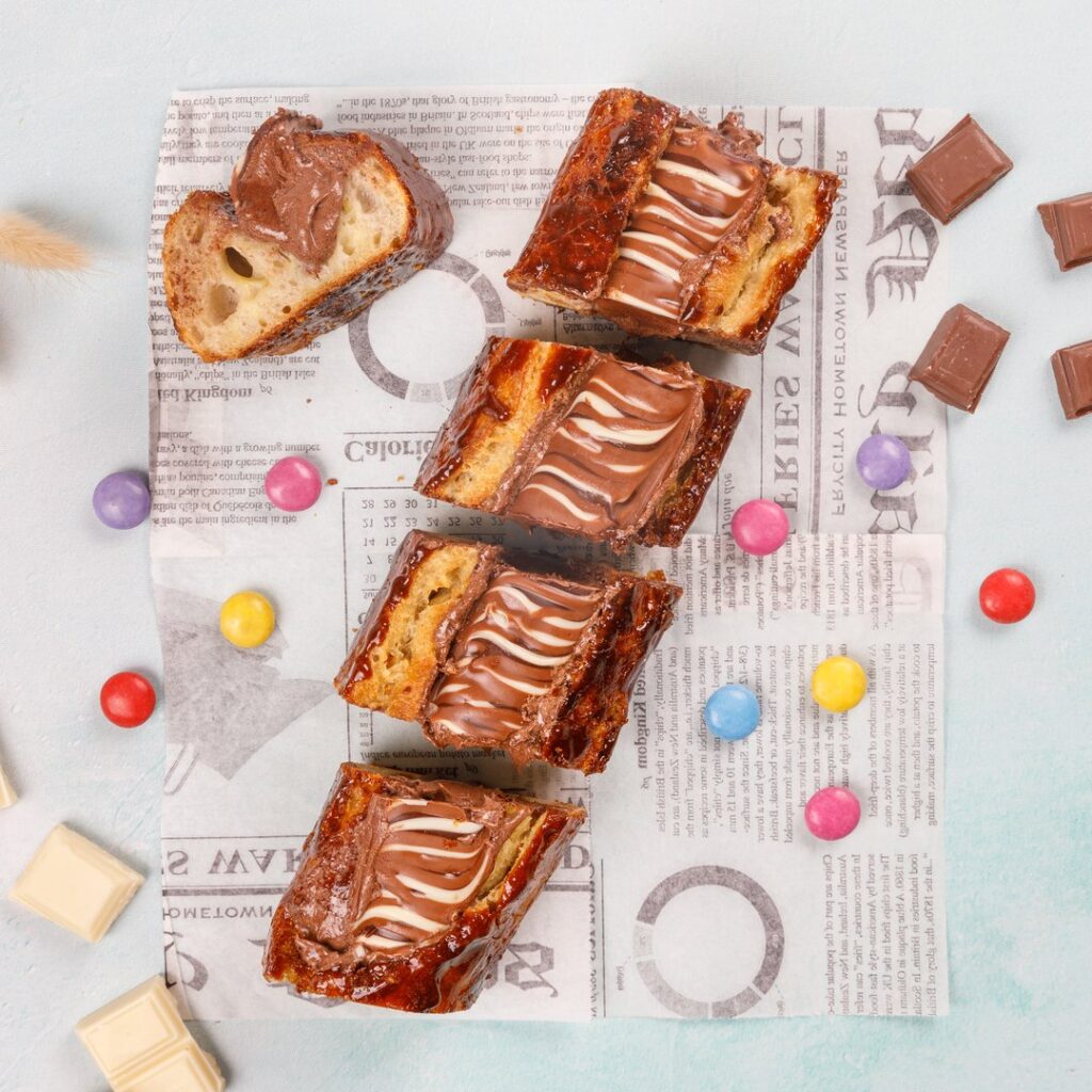 La tartine perdue au beurre et cacao en poudre