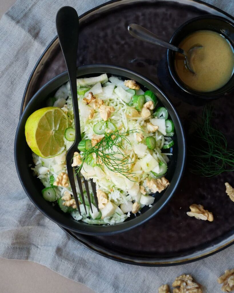 Salade de fenouil à la poire et aux noix