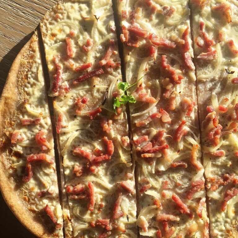 Flammekueche lardon et crème Flammekueche lardon et crème