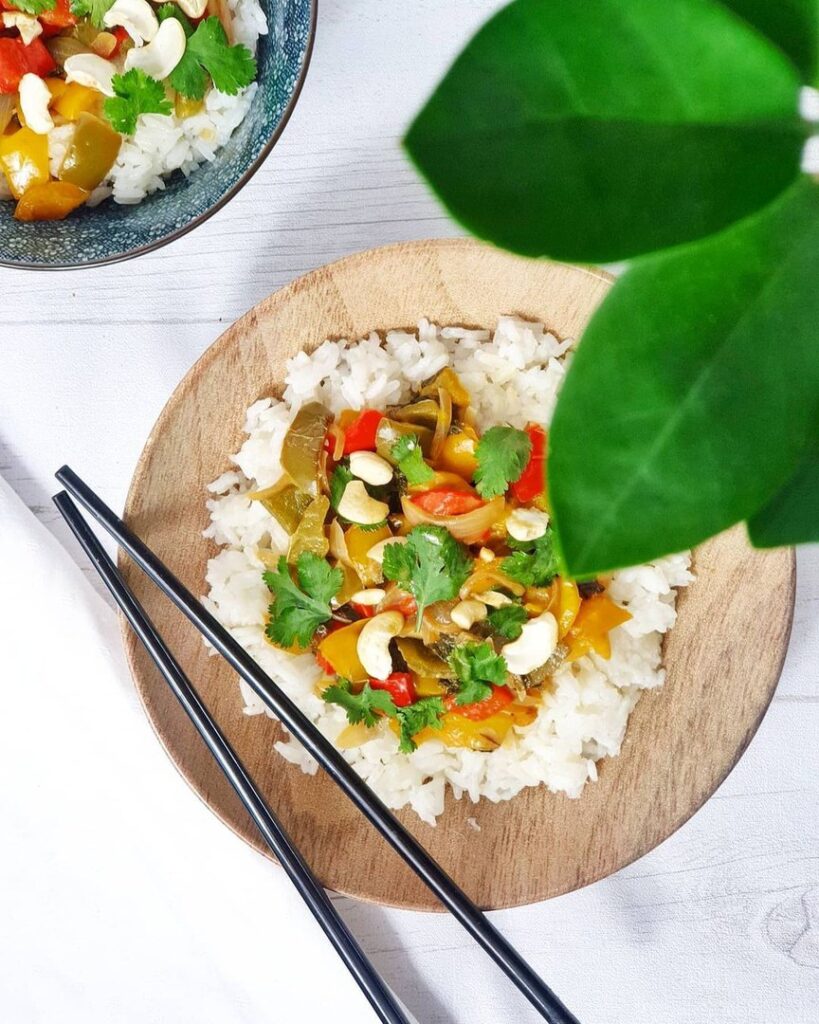 Riz infusé et sauce coco/poivrons à la coriandre