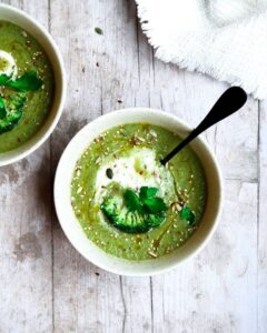Crème de brocolis aux amandes