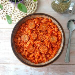 Riz aux saucisses et à la tomate