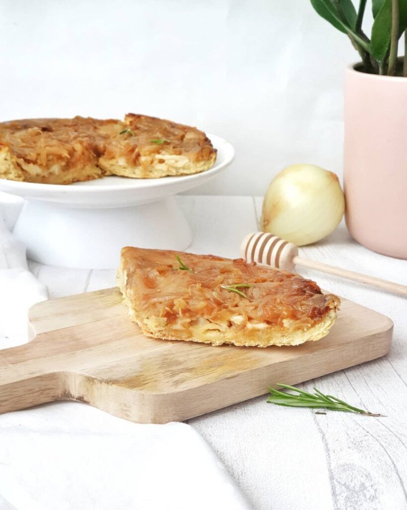 Tarte-tatin oignons – chèvre – miel