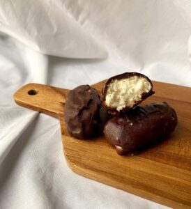 Barre chocolatée à la noix de coco râpée