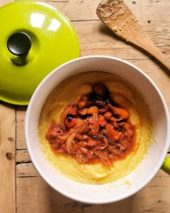 Polenta a la compote de tomate