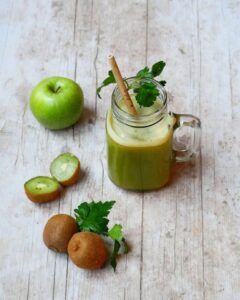 Jus frais pomme kiwi et mandarines Jus frais pomme kiwi et mandarines