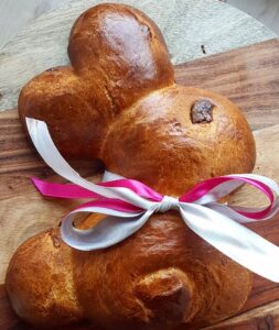 Brioche en forme de lapin de pâques