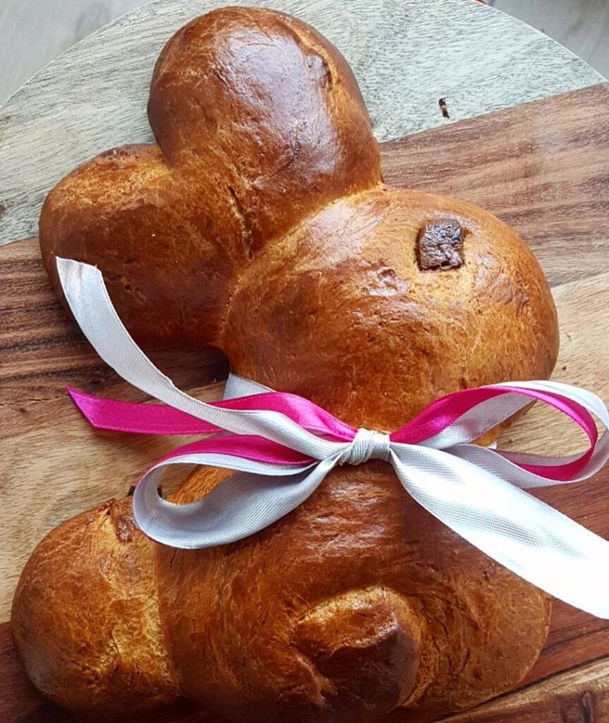 Brioche en forme de lapin de pâques