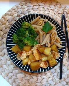 Escalopes de poulet à l&rsquo;ananas et pâtes
