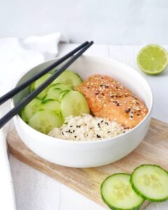 Bowl de saumon mariné mi-cuit Bowl de saumon mariné mi-cuit