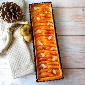 Tarte rectangulaire aux pommes et confiture d&rsquo;abricots