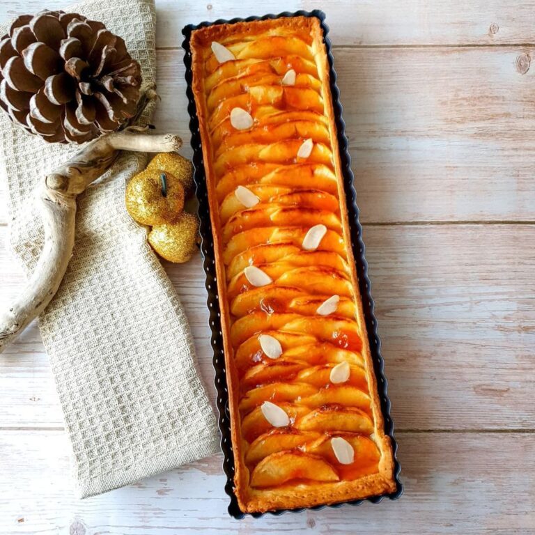 Tarte rectangulaire aux pommes et confiture d’abricots Tarte rectangulaire aux pommes et confiture d’abricots
