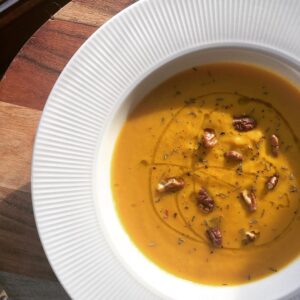Velouté épicé de fêtes aux carottes et pommes