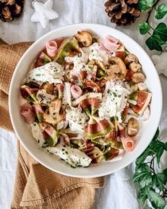 Pâtes à la crème à la mozzarella et au bacon