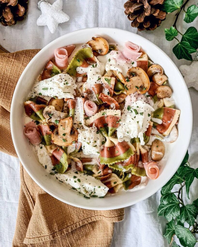 Pâtes à la crème à la mozzarella et au bacon
