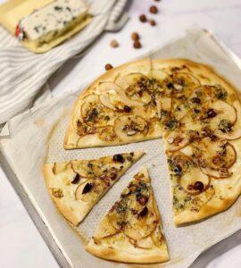 Pizza poire roquefort noisettes Pizza poire roquefort noisettes