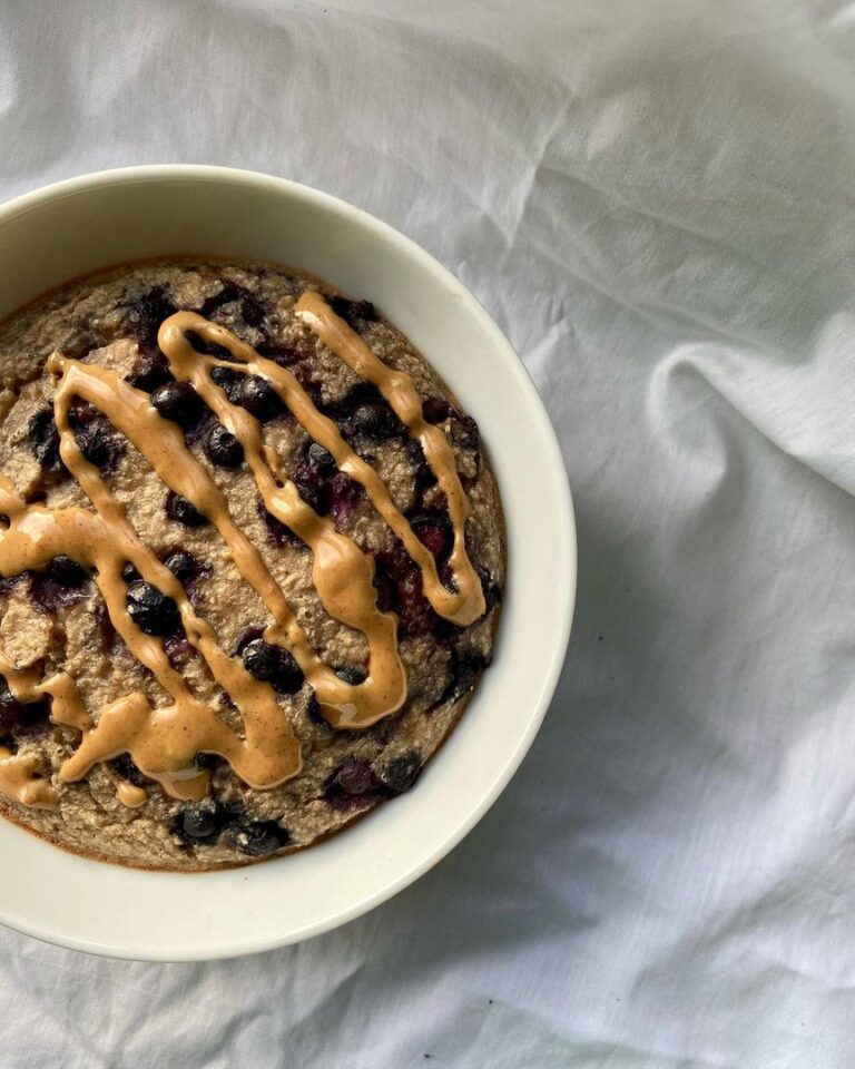 Blueberry & peanut butter baked oats