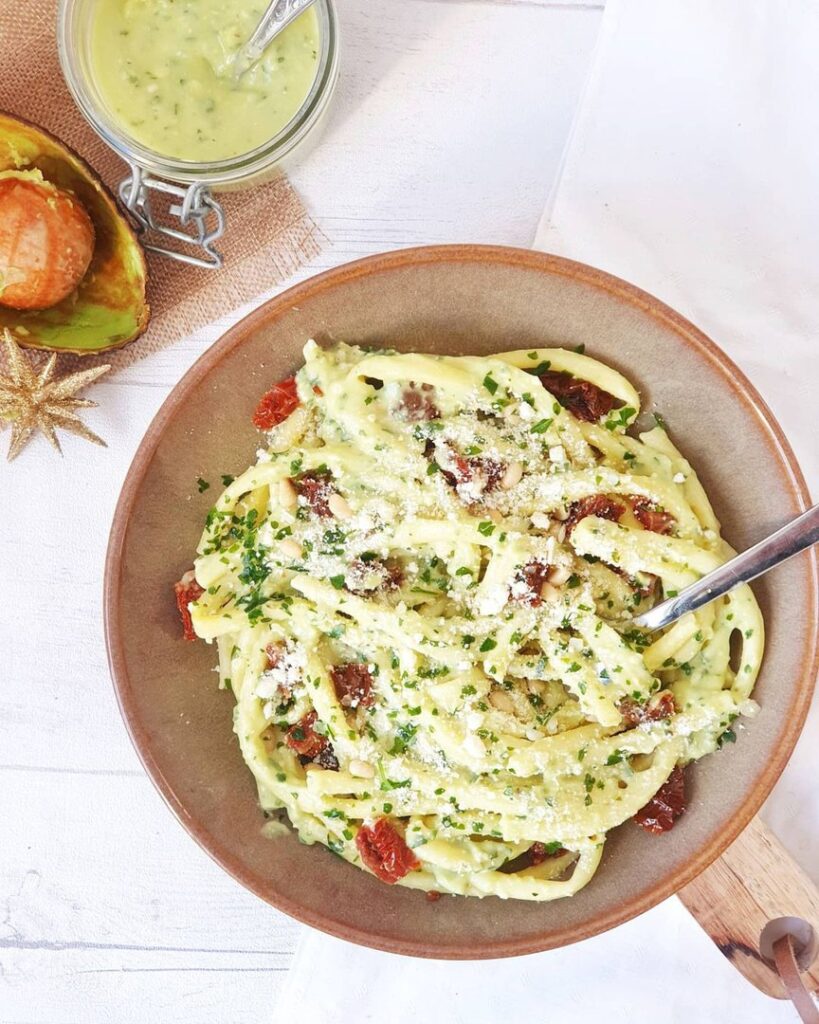 Pâtes à l&rsquo;avocat – tomates séchées