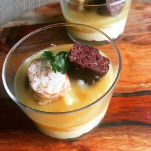 Verrines de purée et de compote avec du boudin noir