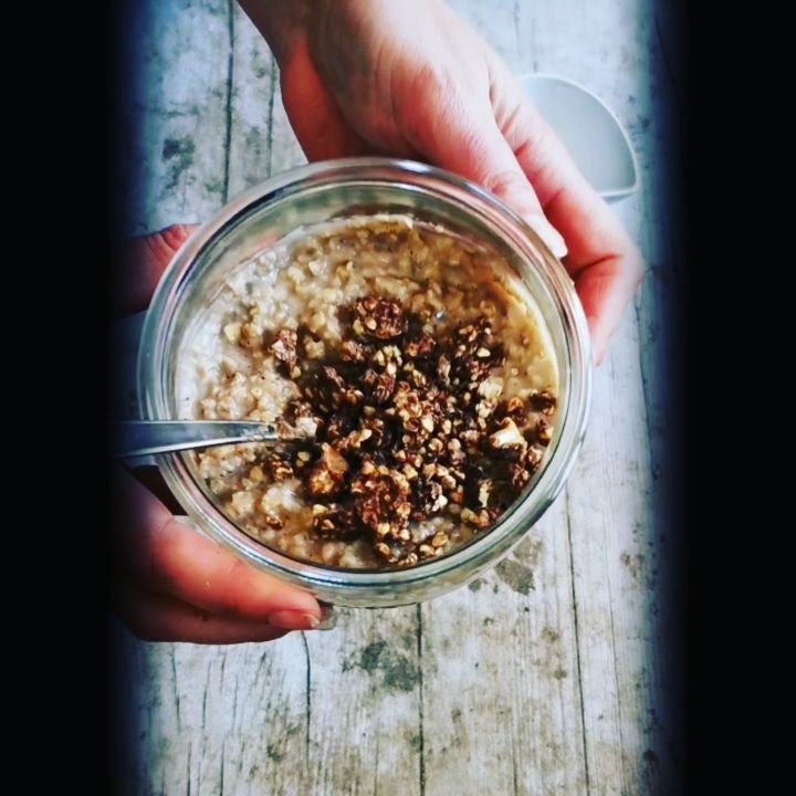 Porridge au pépites de chocolat et purée de noisettes