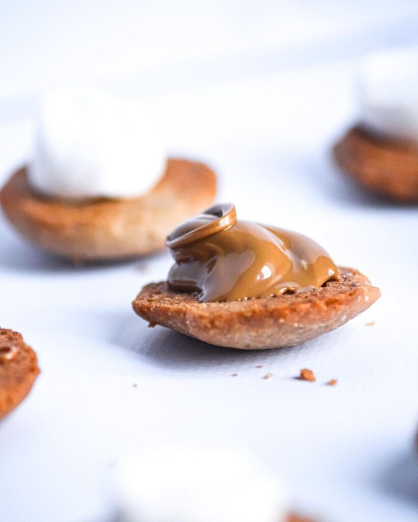 Petits gâteaux aux guimauves et caramel