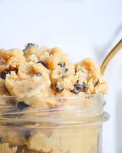 Pâte à cookie vegan au beurre de cacahuètes